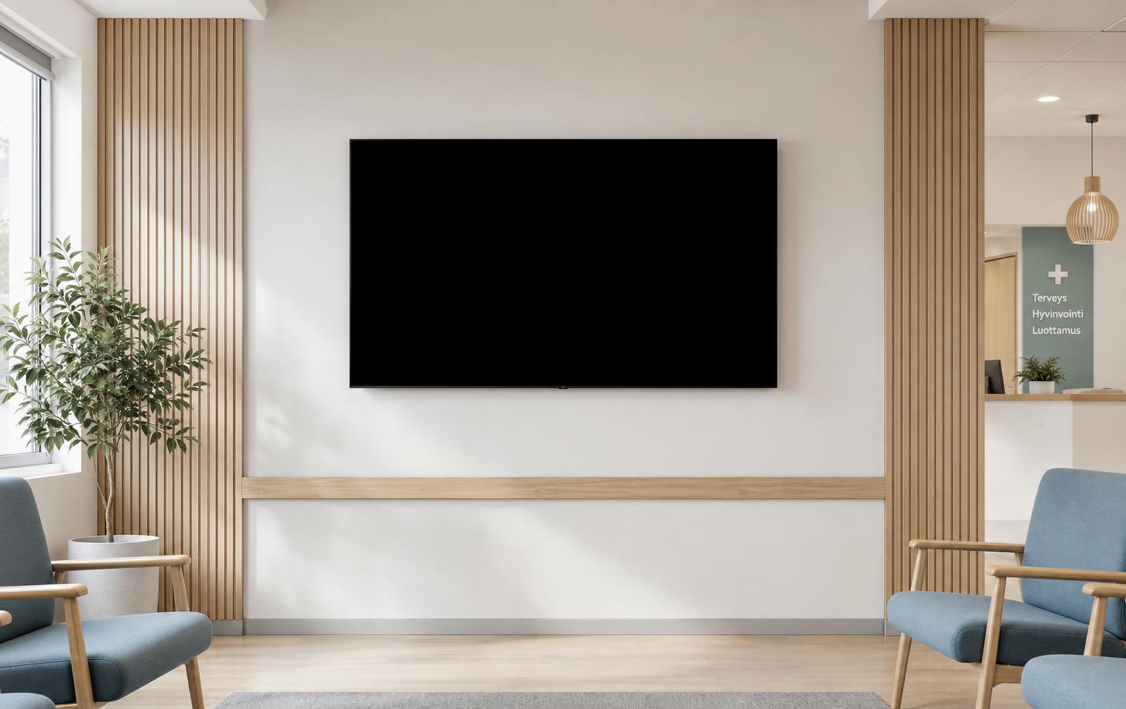 Info-TV på väggen i ett modernt, ljust väntrum